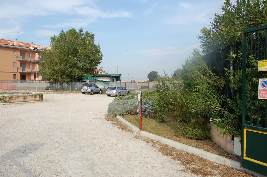 Hotel Laurence Rzym Zewnętrze zdjęcie