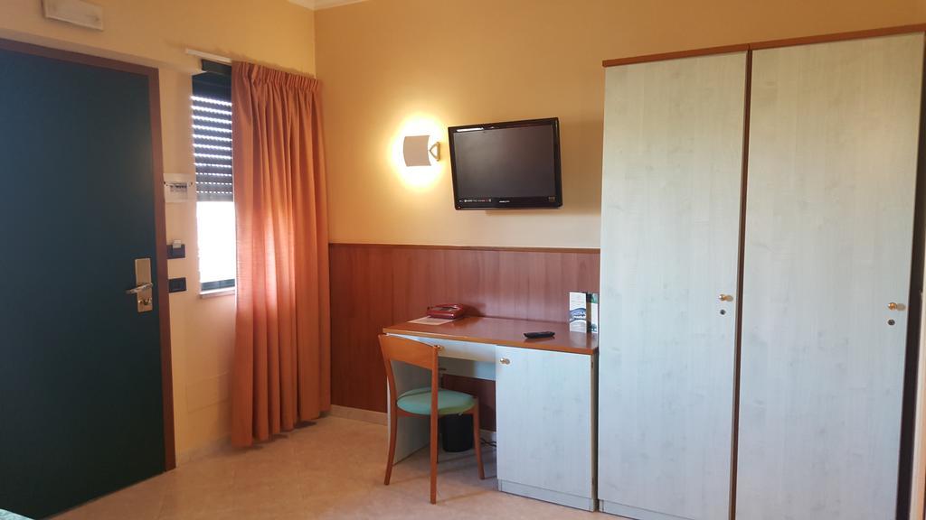 Hotel Laurence Rzym Zewnętrze zdjęcie